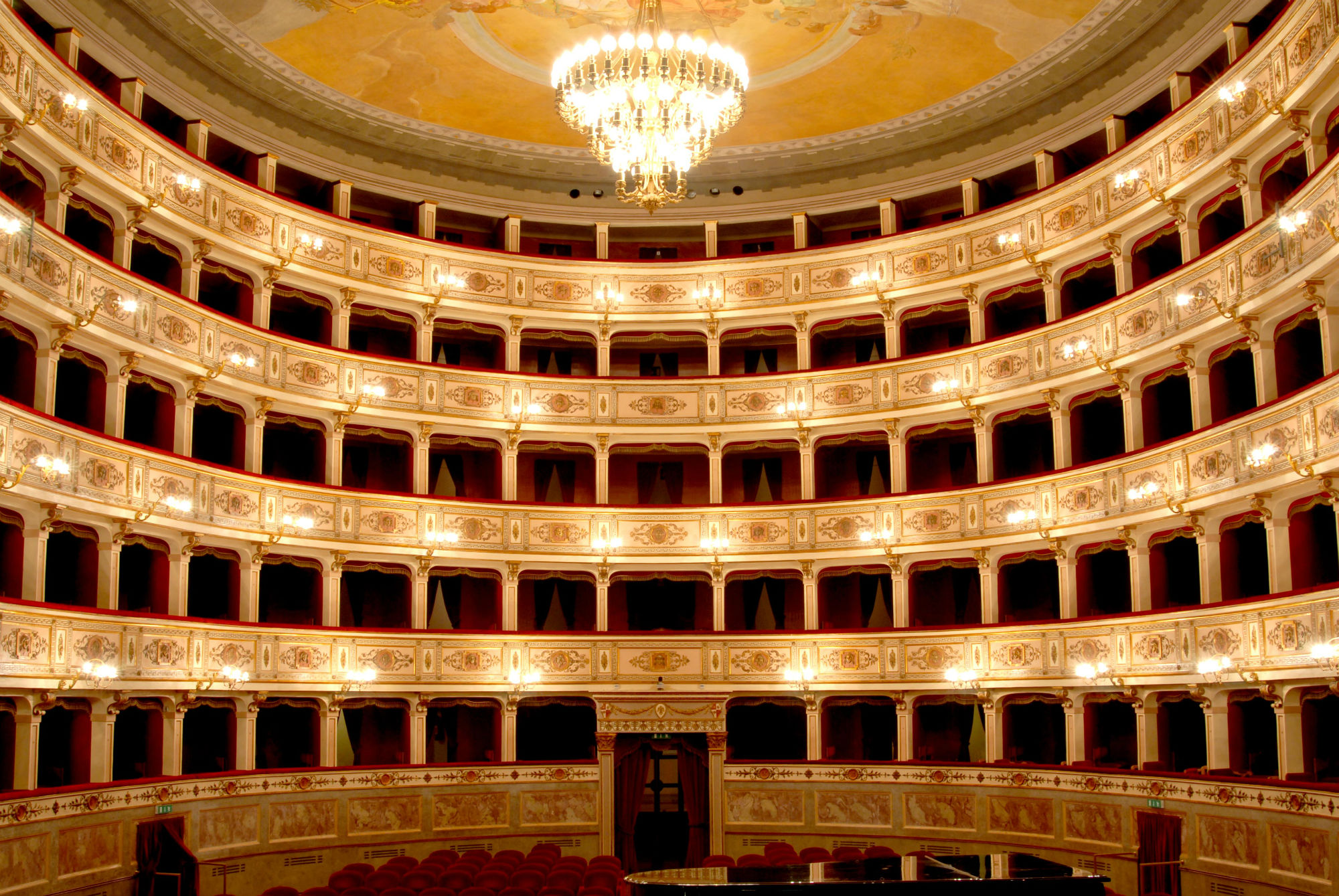 The theatre seasons in the Province of Fermo