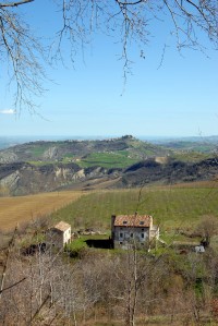 Panorama verso Est dove si scorge S. Vittoria in Matenano.