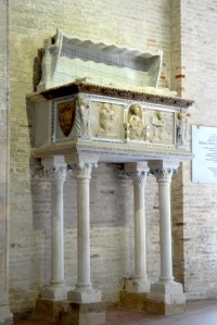 Cattedrale - Munumento a Giovanni Visconti d Oleggio