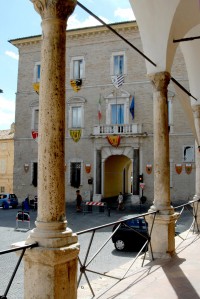 Palazzo Apostolico (1502) visto dal Loggiato San Rocco