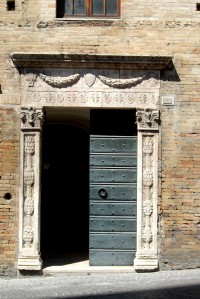 Palazzo Fogliani (sec XV) - Ingresso