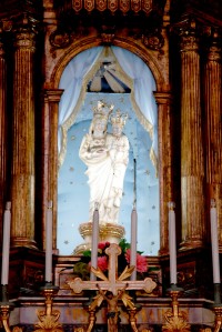 Santuario di S. Maria delle Grazie, altare maggiore con particolare della statua della Madonna, arte fiorentina del 1.300