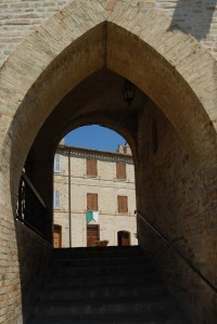 Porta sud di accesso alla piazza