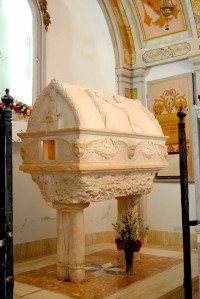 Santuario di S. Vittoria, sarcofago contenente i resti di S. vittoria
